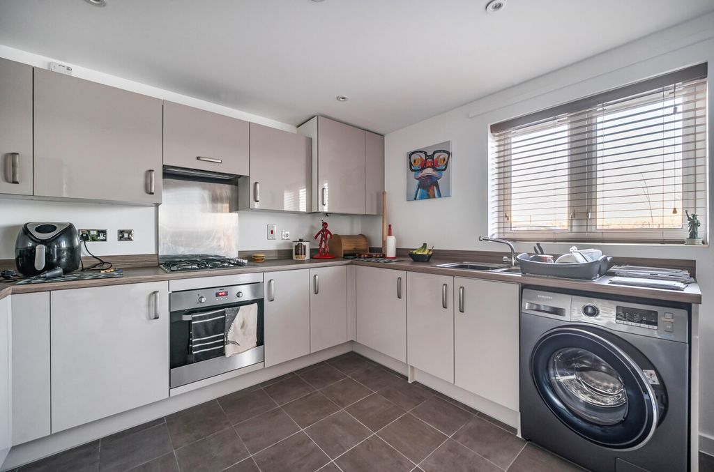 Property photo 2 of 17 1393325-15-69457c...