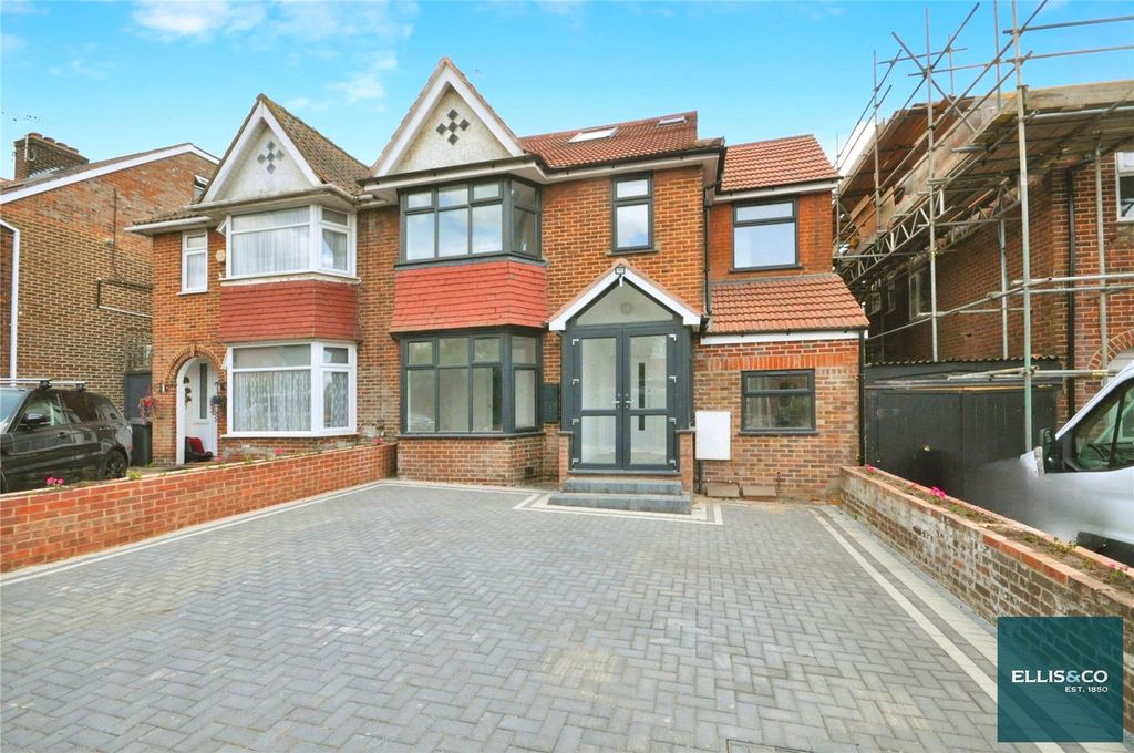 Property photo 3 of 11 Picture No. 26