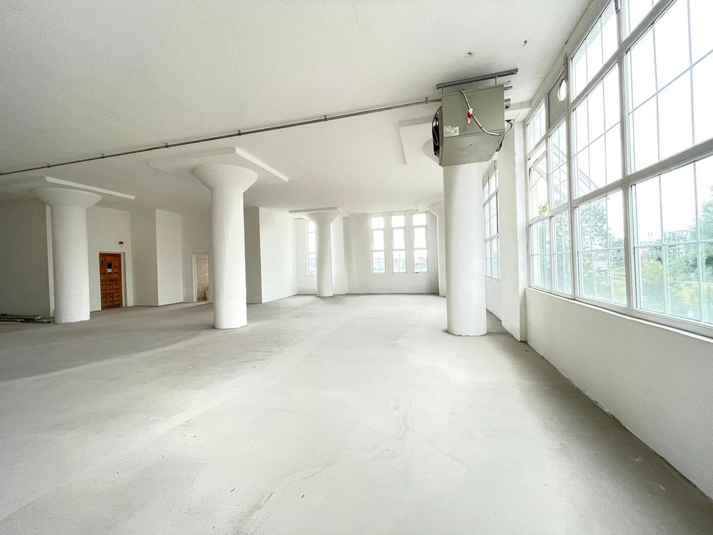 Property photo 3 of 4
