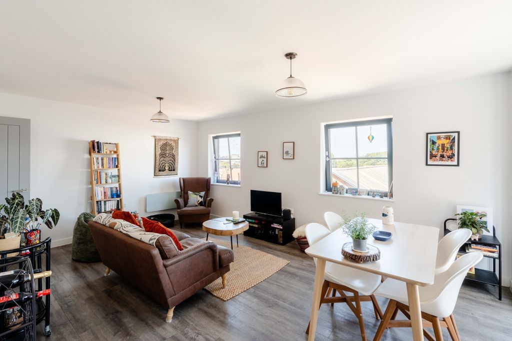 Property photo 3 of 17 5