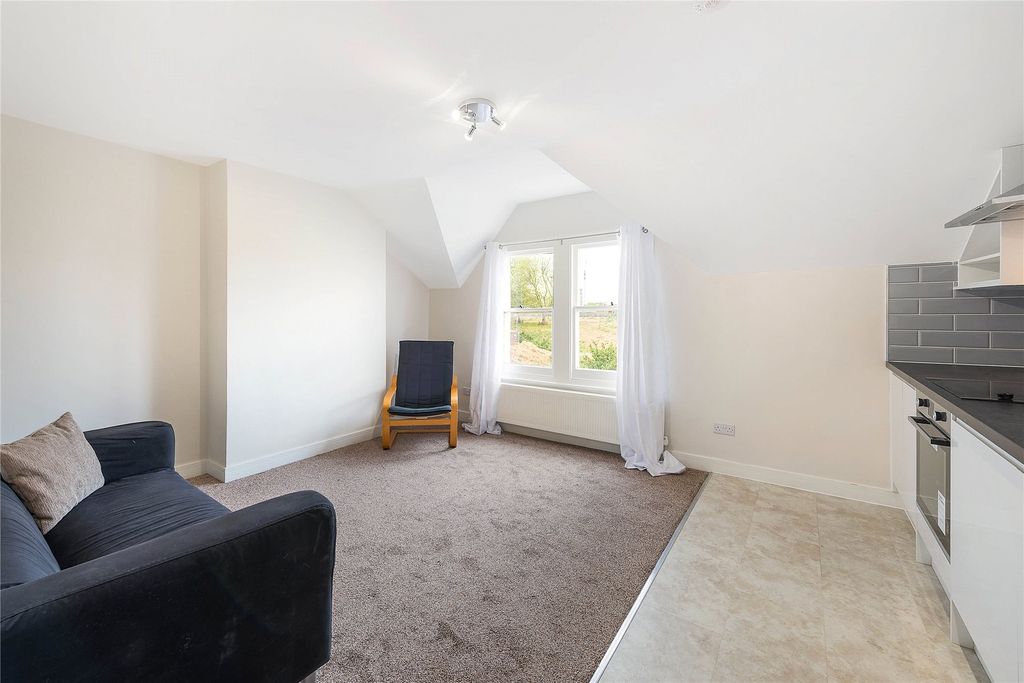 Property photo 2 of 7 Reception