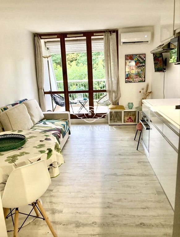 Property photo 1 of 6 Studio In Perfect Condition - Terrace 9m2 - Private Parking Spot -