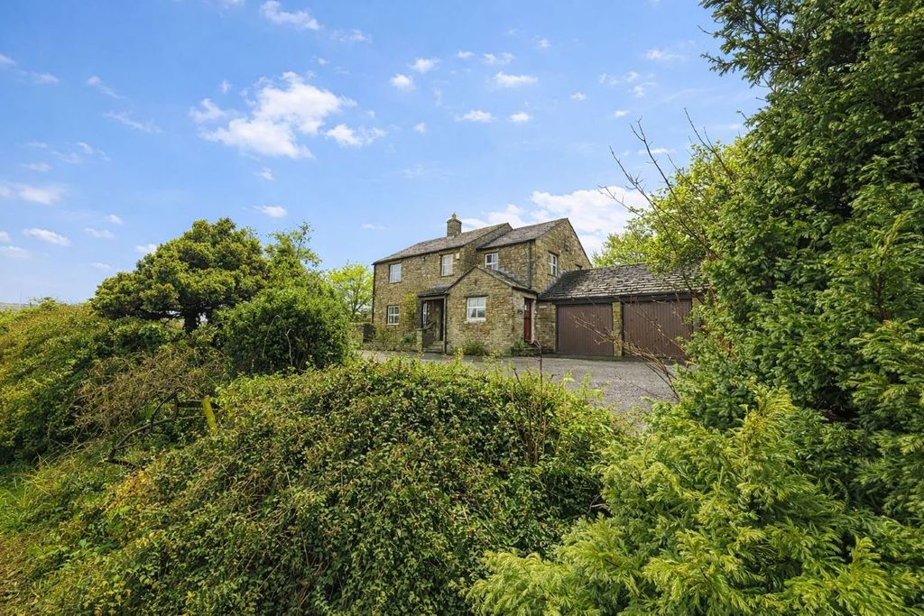 Property photo 2 of 41