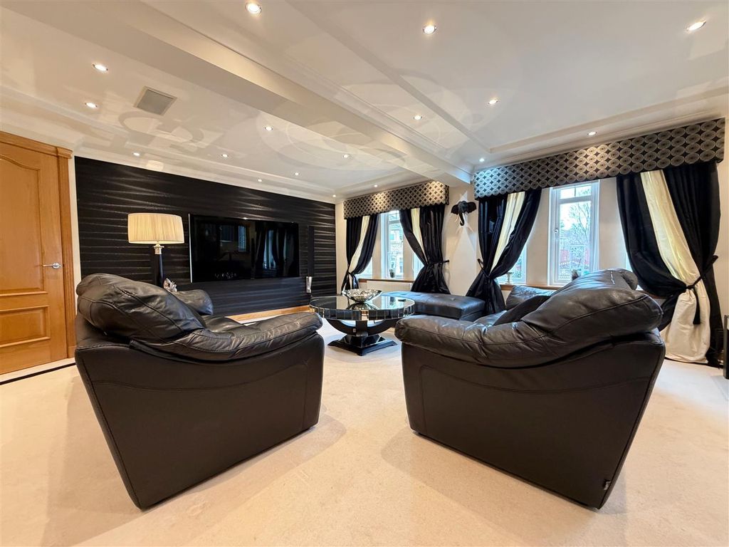 Property photo 2 of 23 Formal Lounge