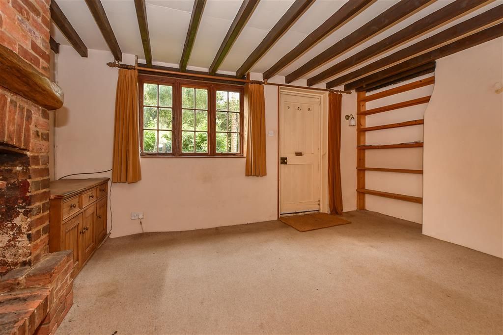 Property photo 3 of 11 Lounge