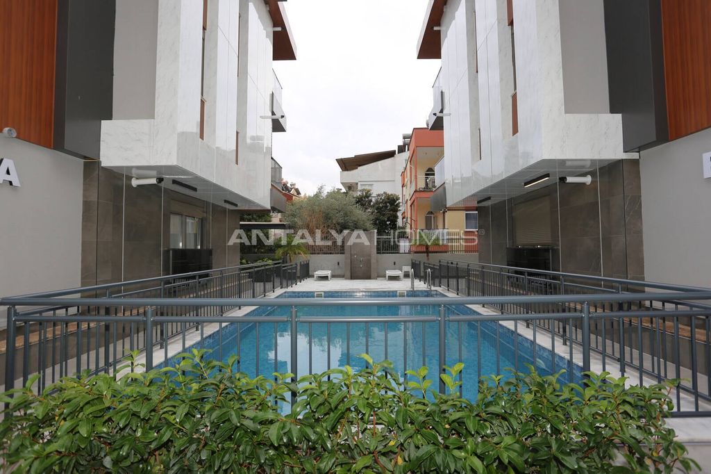 Property photo 2 of 35