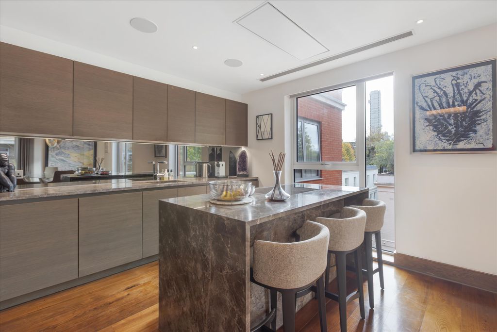 Property photo 2 of 21 Image