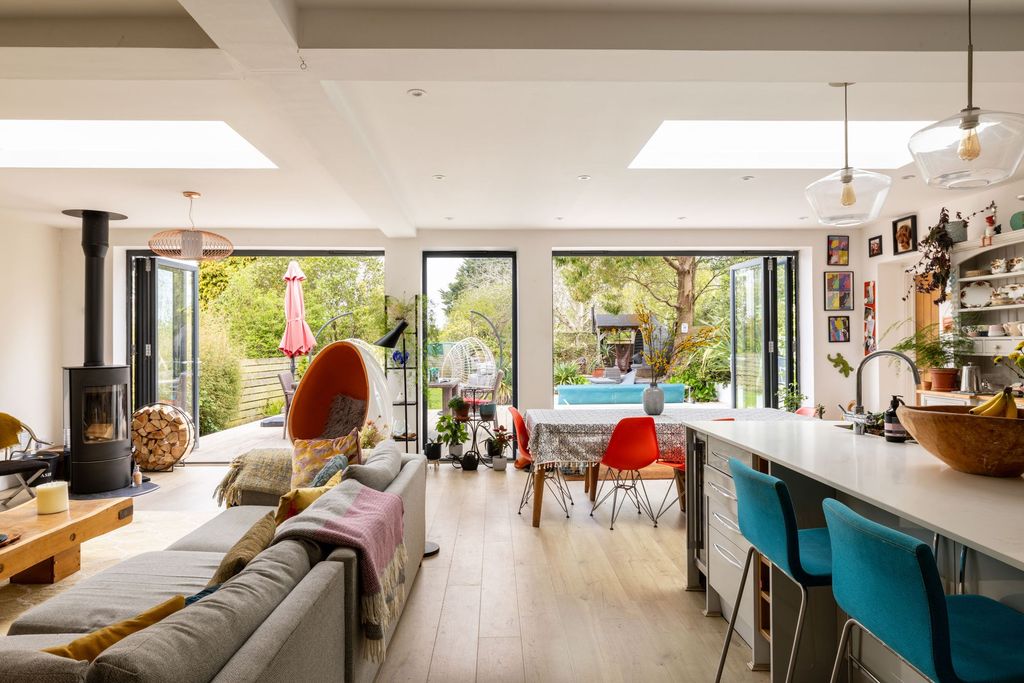 Property photo 2 of 34