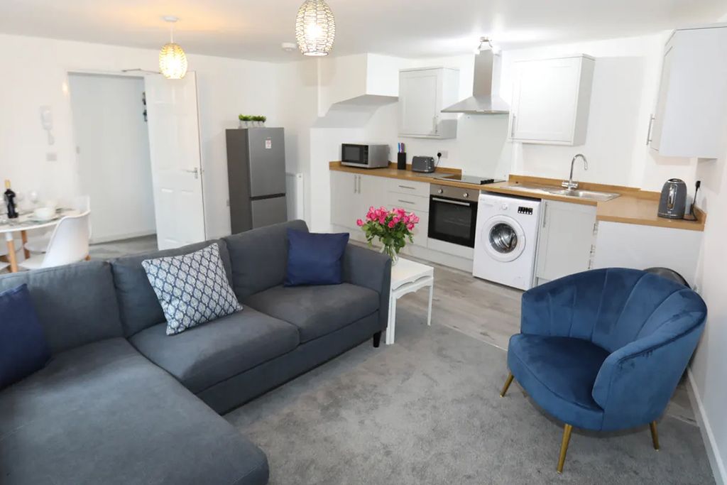 Property photo 2 of 8