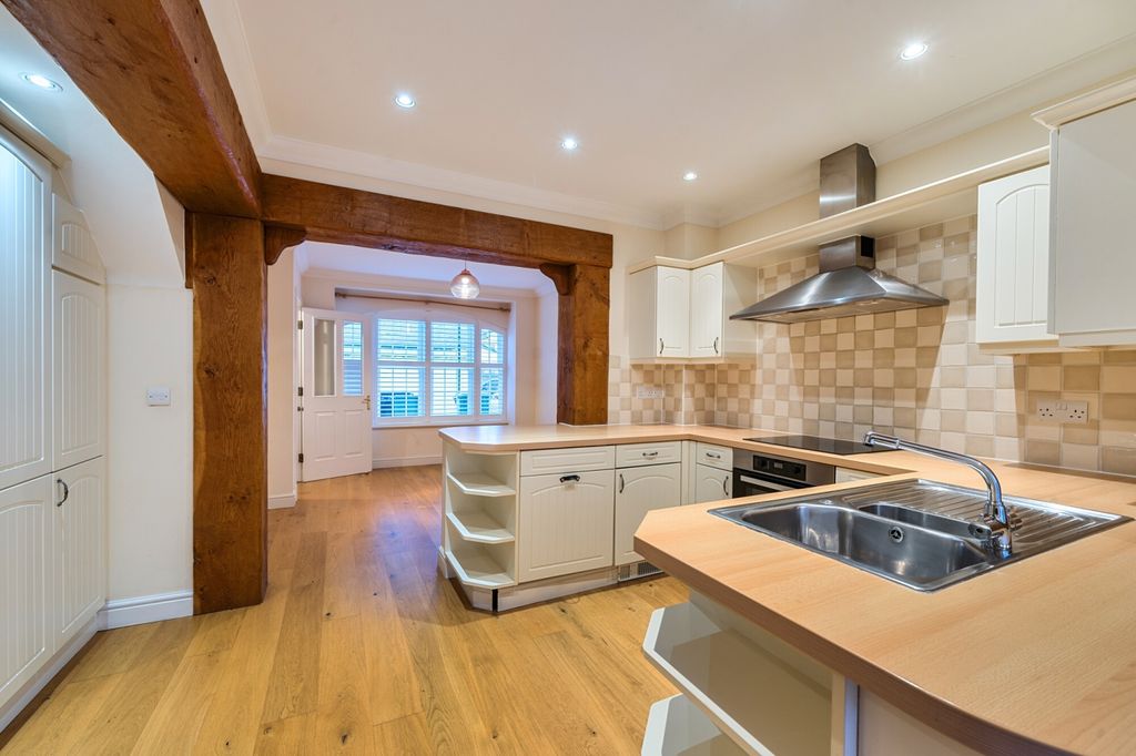 Property photo 2 of 20 Kitchen