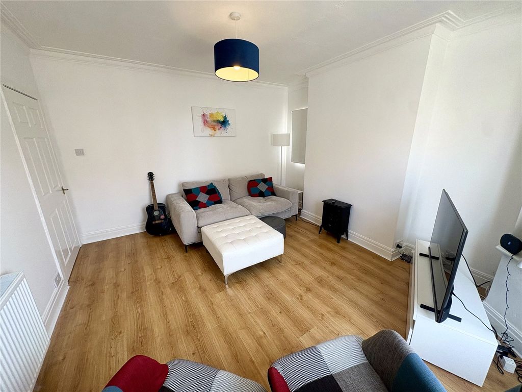 Property photo 3 of 19 Picture No. 02