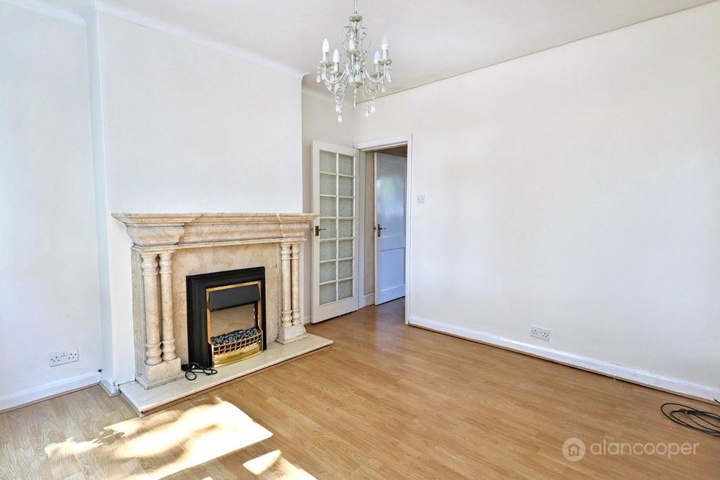 Property photo 2 of 19 5248365