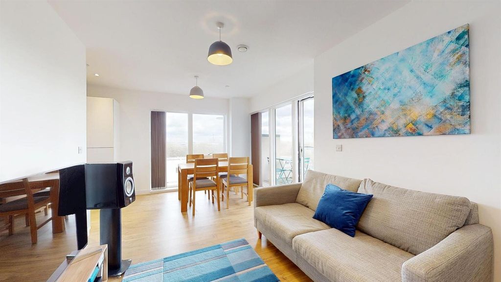 Property photo 3 of 10 Iving Room For Sale At Gallions Reach, E16 By Barr