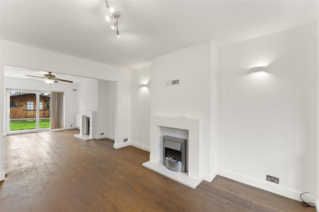 Property photo 2 of 15 4