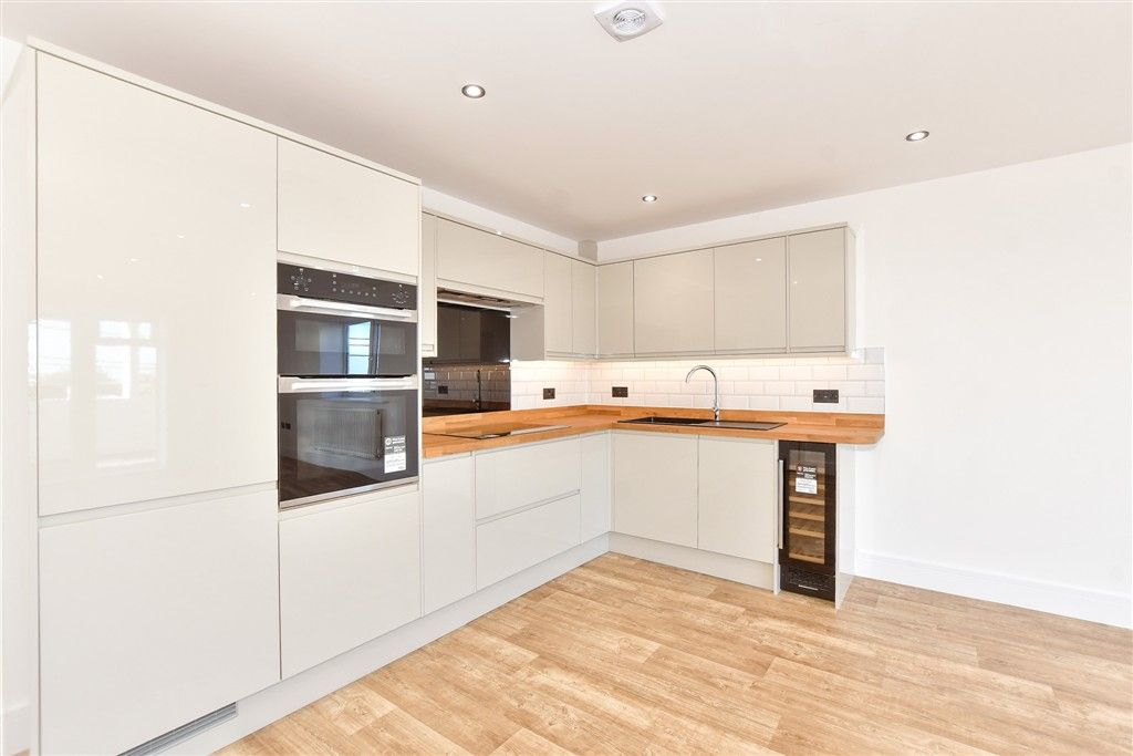 Property photo 3 of 14 Lounge/Kitchen