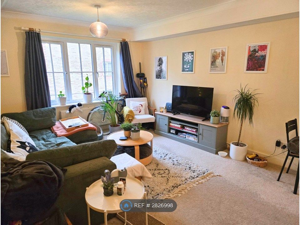 Property photo 3 of 10 Living Room
