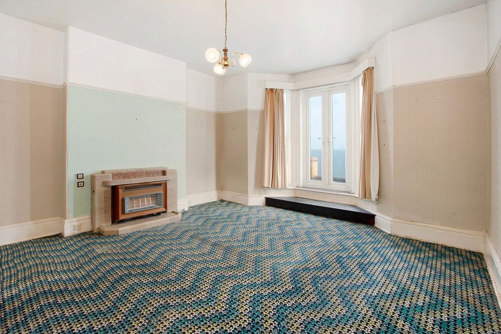 Property photo 3 of 28