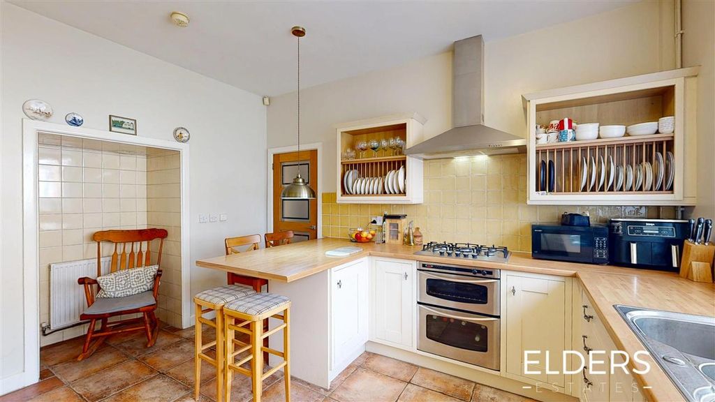 Property photo 3 of 26 Kitchen