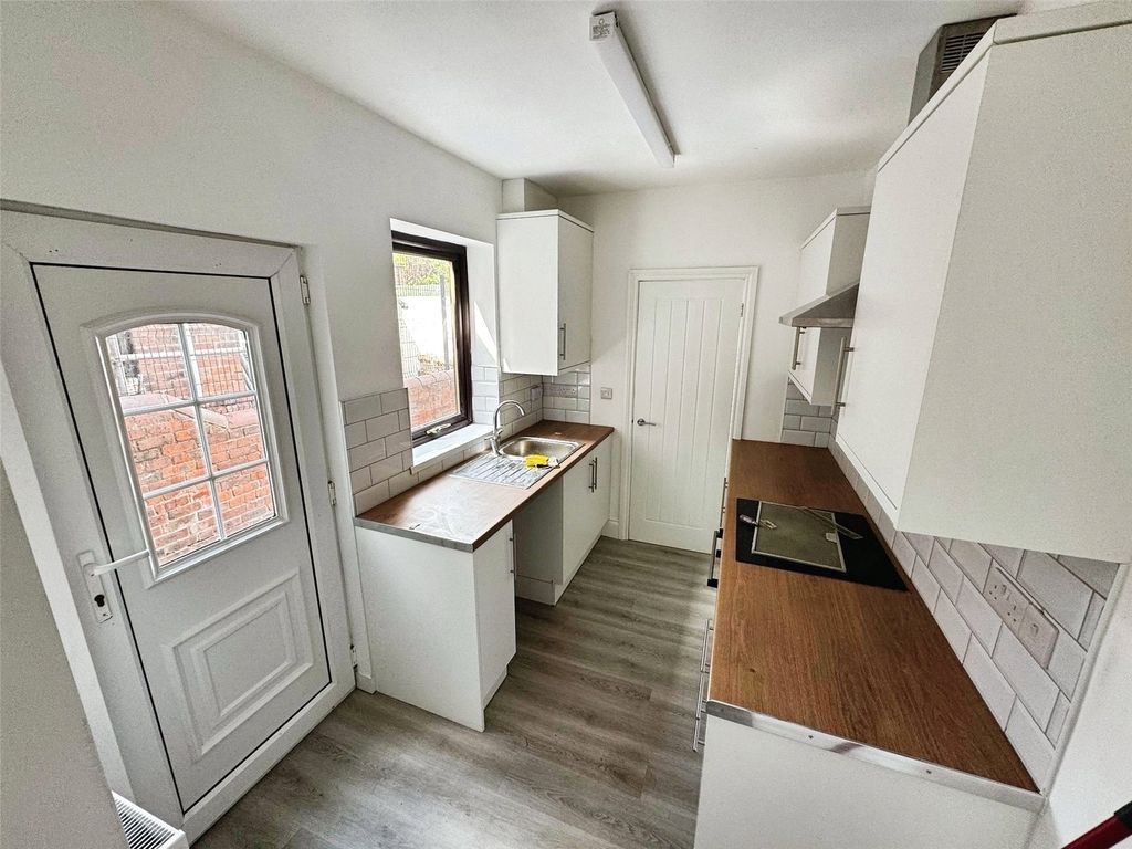 Property photo 2 of 9 Kitchen