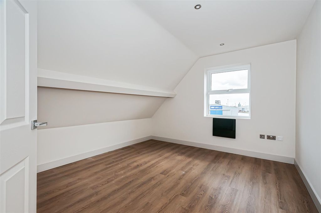 Property photo 3 of 9 Vic Quays1.Jpg