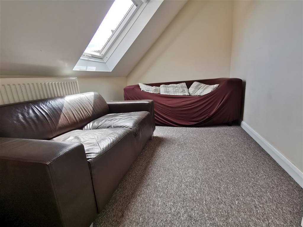 Property photo 3 of 6 Lounge