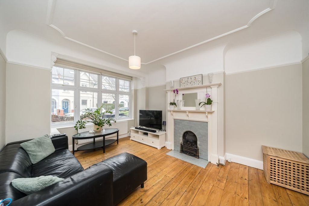 Property photo 2 of 8