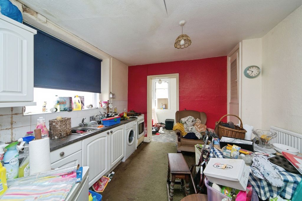 Property photo 3 of 17 Kitchen Diner