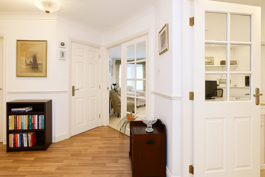 Property photo 2 of 17 Hallway