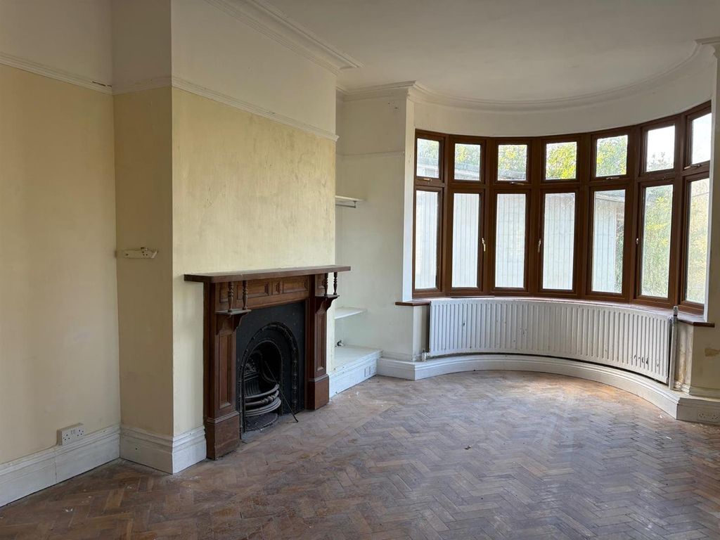 Property photo 2 of 25 95E1A2c6-2E5d-478d-B7c3-63d453c0483F.Jpeg