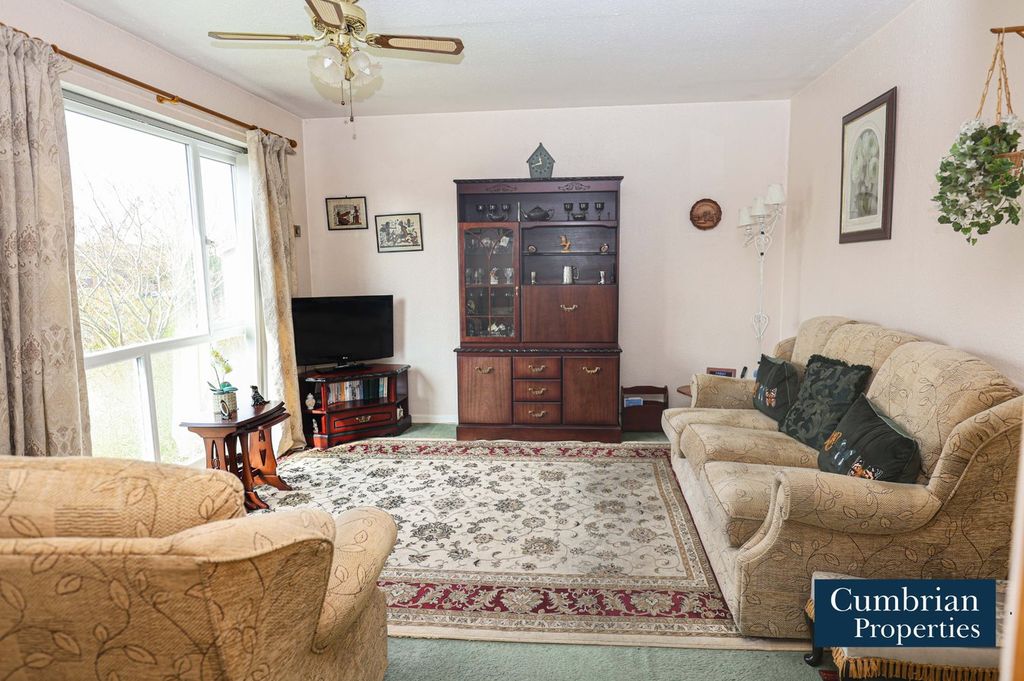 Property photo 2 of 12 Lounge