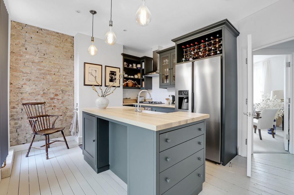 Property photo 1 of 10 09-42F3Jhpropworld - 15 Highclere Street - 10.Jpg