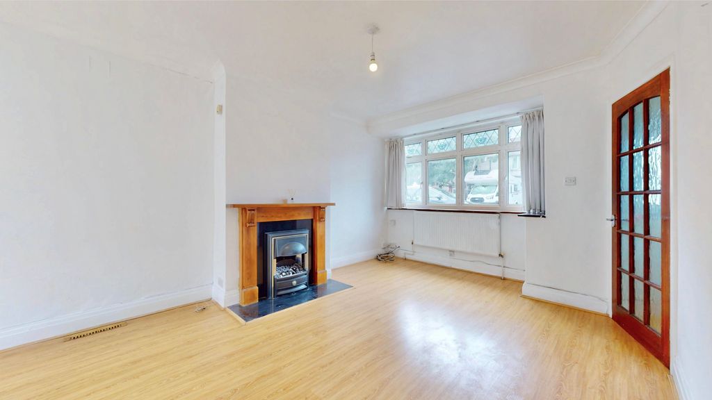 Property photo 2 of 28