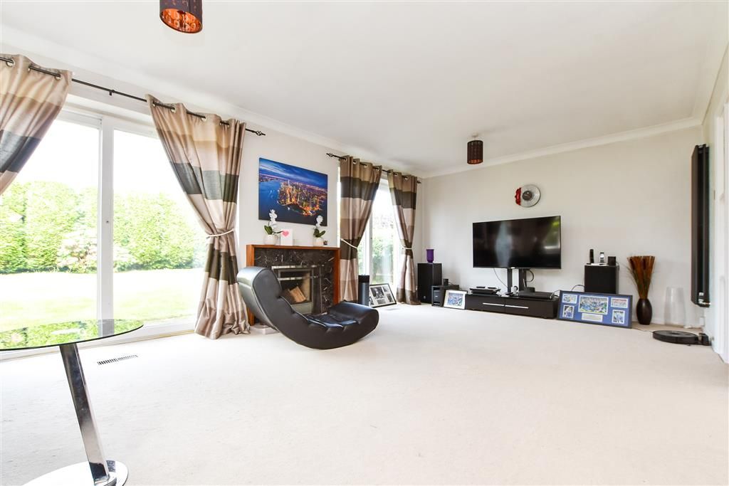 Property photo 2 of 13 Lounge/Dining Room
