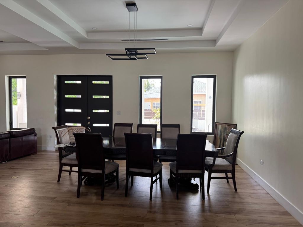 Property photo 2 of 4