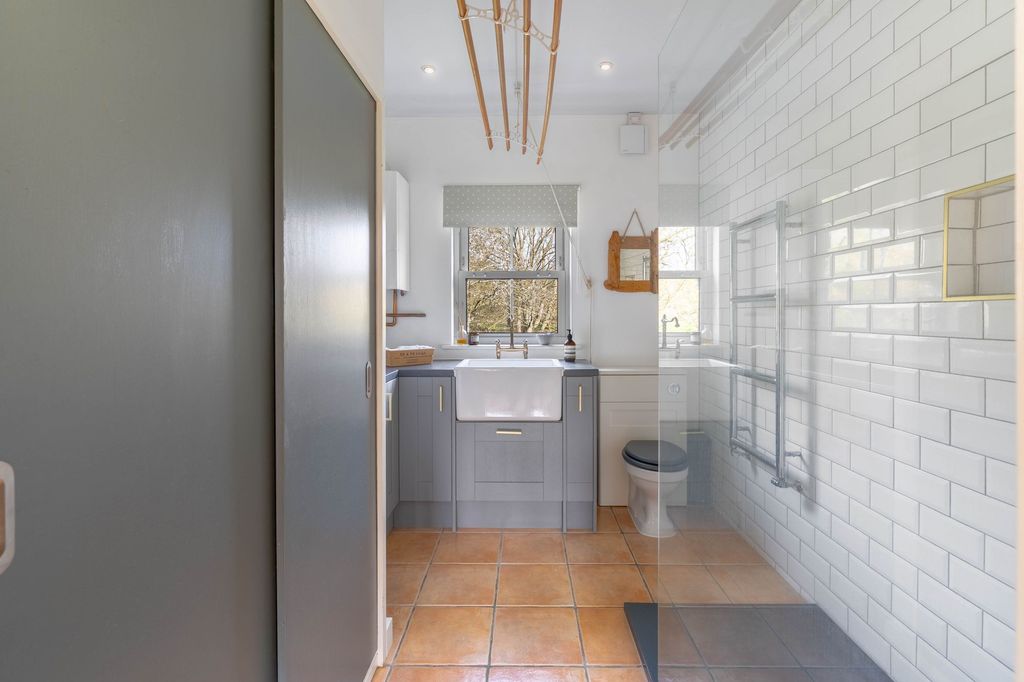 Property photo 2 of 27