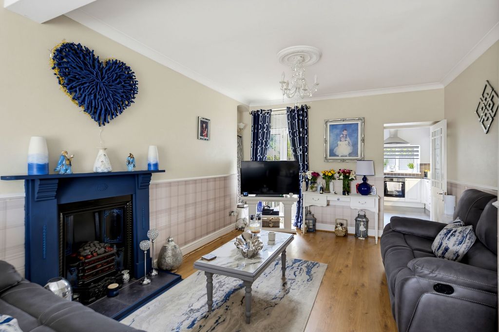Property photo 2 of 33