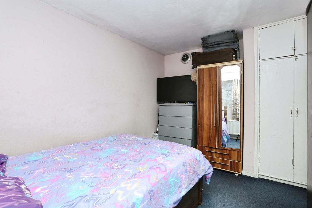 Property photo 3 of 37 Pbox-Img.Jpg