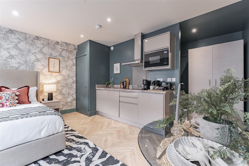 Property photo 3 of 10 Copy Of 111-147 The Headrow Day 1-111.Jpg