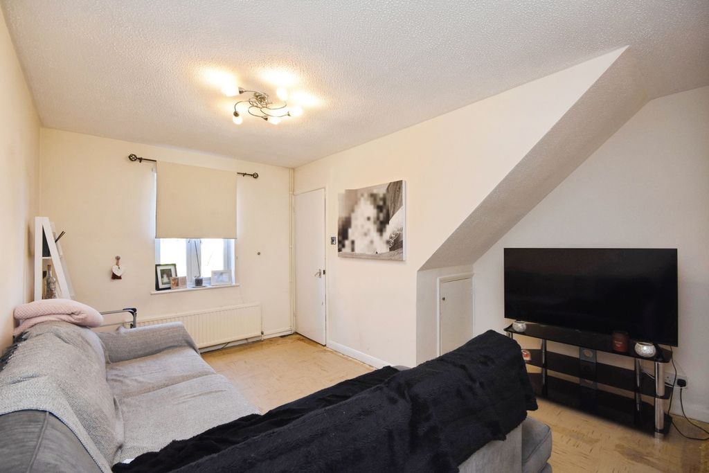 Property photo 3 of 11 Pbox-Img.Jpg