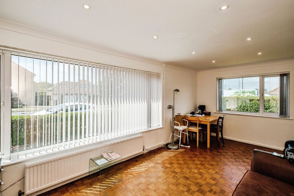 Property photo 2 of 15 Pbox-Img.Jpg