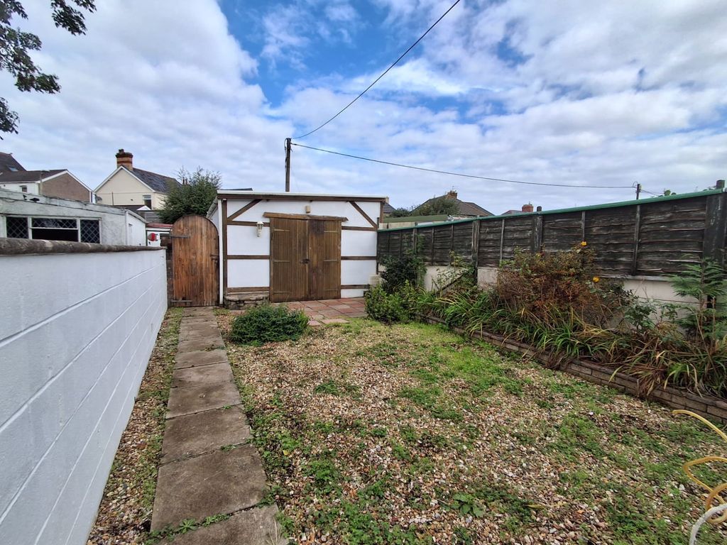 Property photo 2 of 18