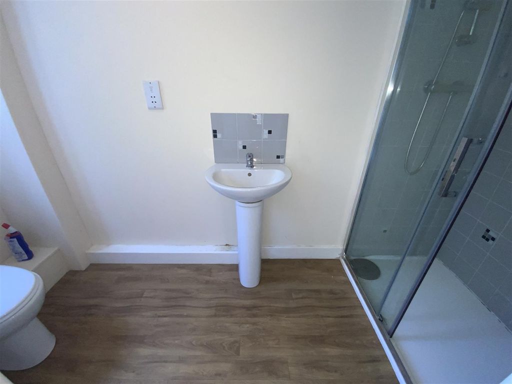 Additional image 6 of 4 bed property to rentGreenfield Road, Greenfield, Holywell CH8