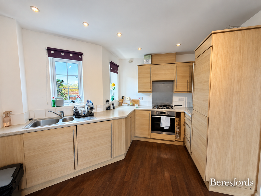 Property photo 3 of 8 Kitchen