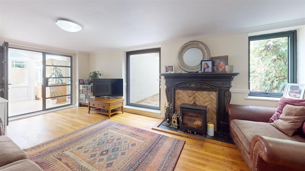Property photo 3 of 27