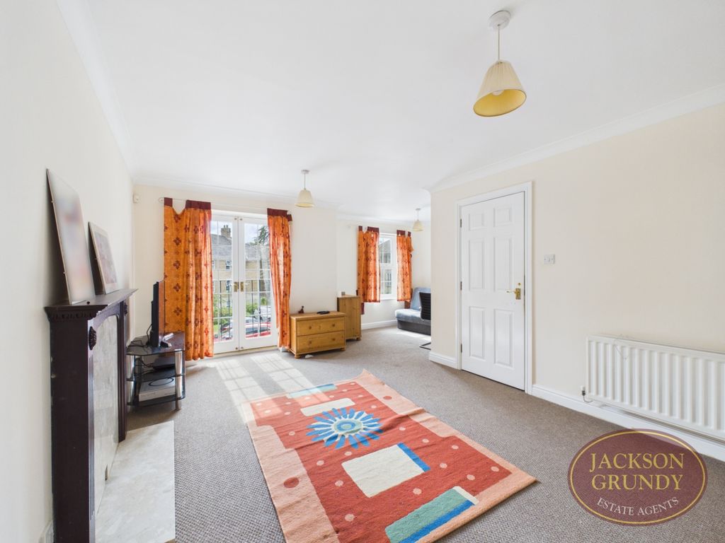 Property photo 2 of 18 Scholars Court