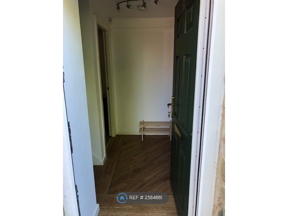 Property photo 2 of 12 Hallway