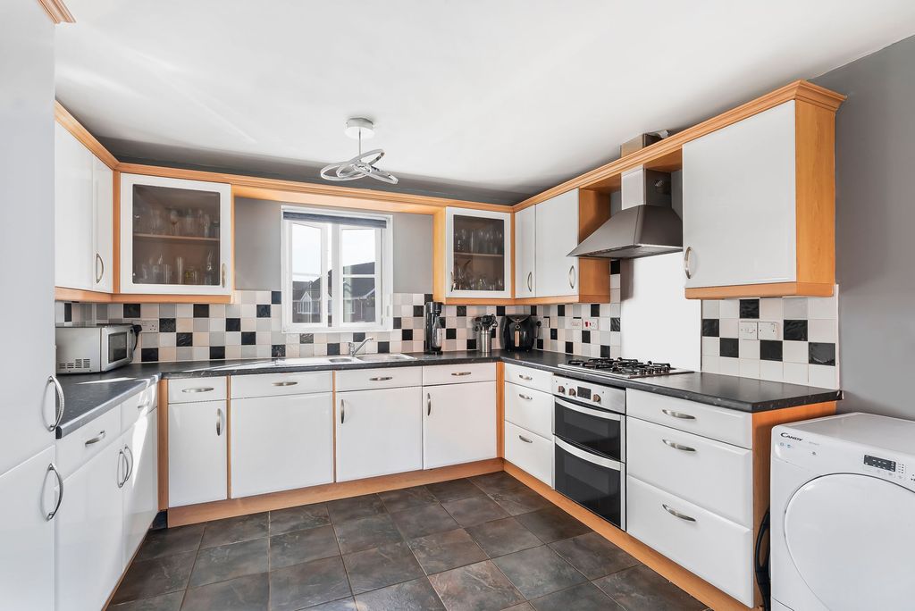 Property photo 3 of 24