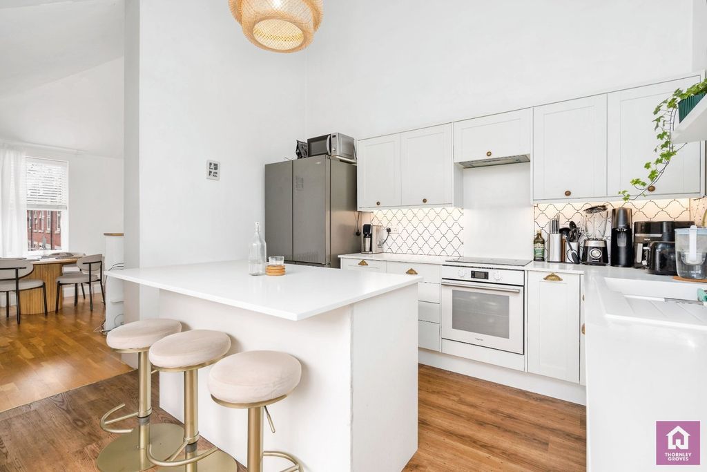 Property photo 2 of 18 Picture No. 12