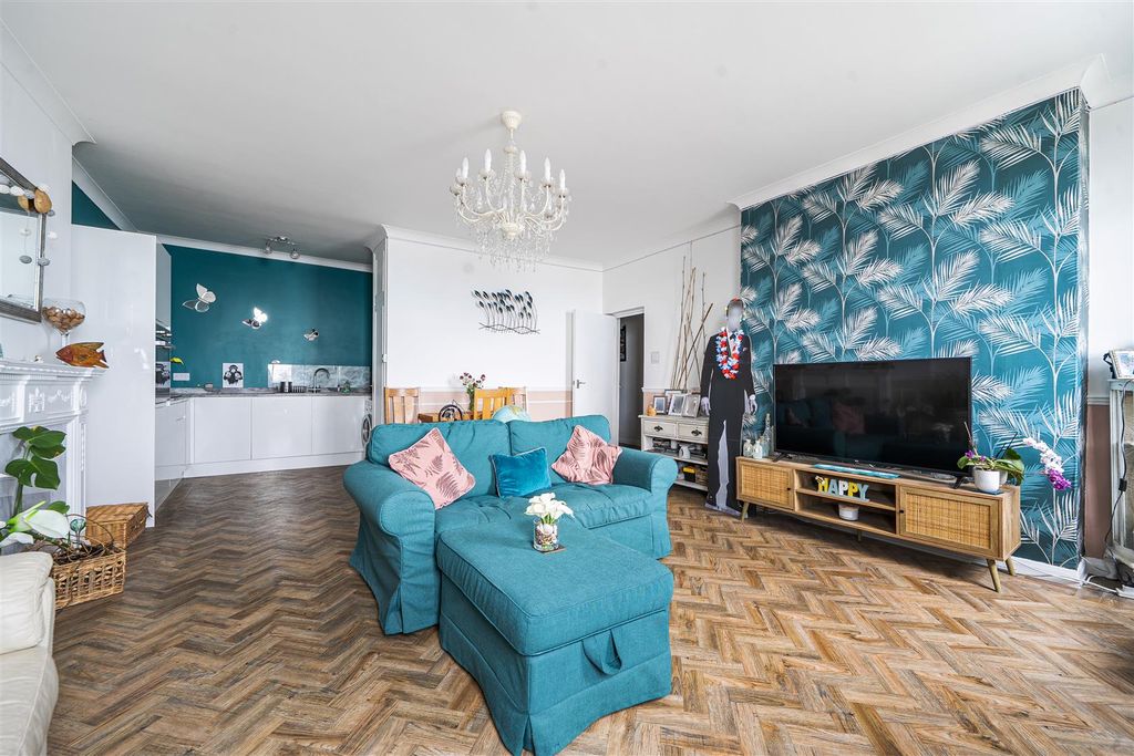 Property photo 3 of 20 For Sale By Aspire Residential | Jason Court