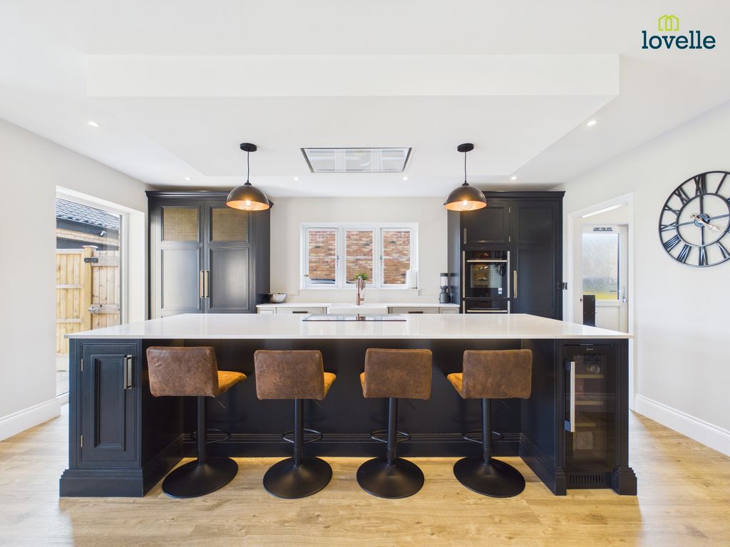 Property photo 2 of 35